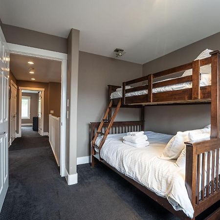 Aspen Lodge By Revelstoke Vacations Zewnętrze zdjęcie