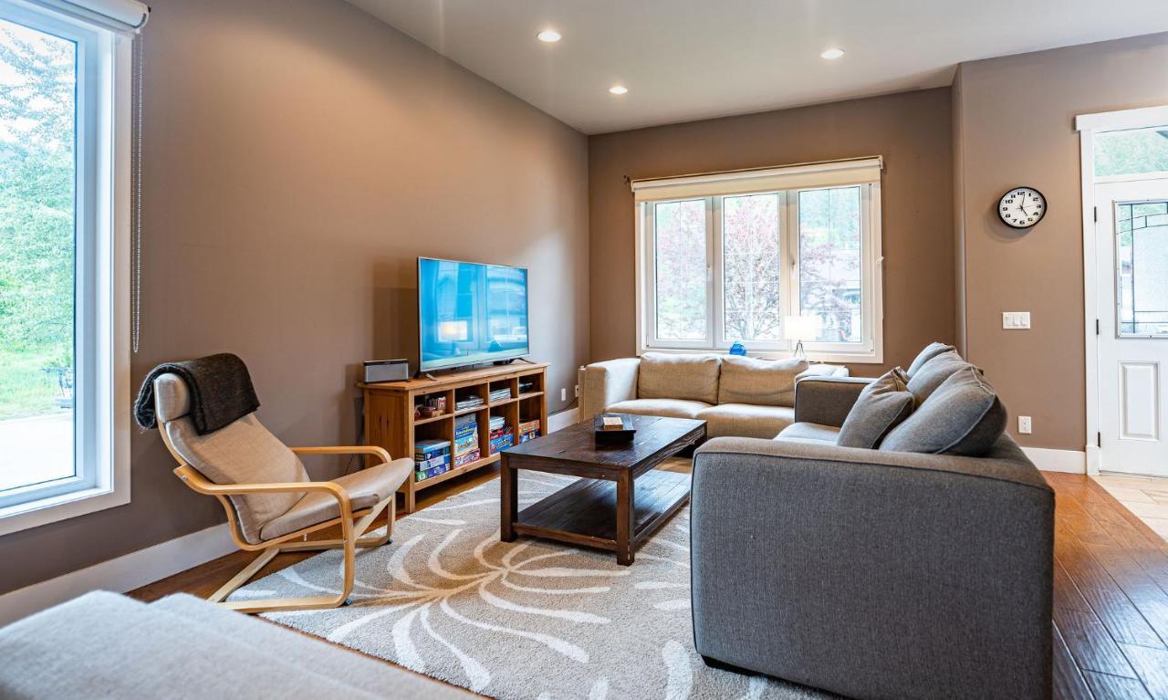 Aspen Lodge By Revelstoke Vacations Zewnętrze zdjęcie
